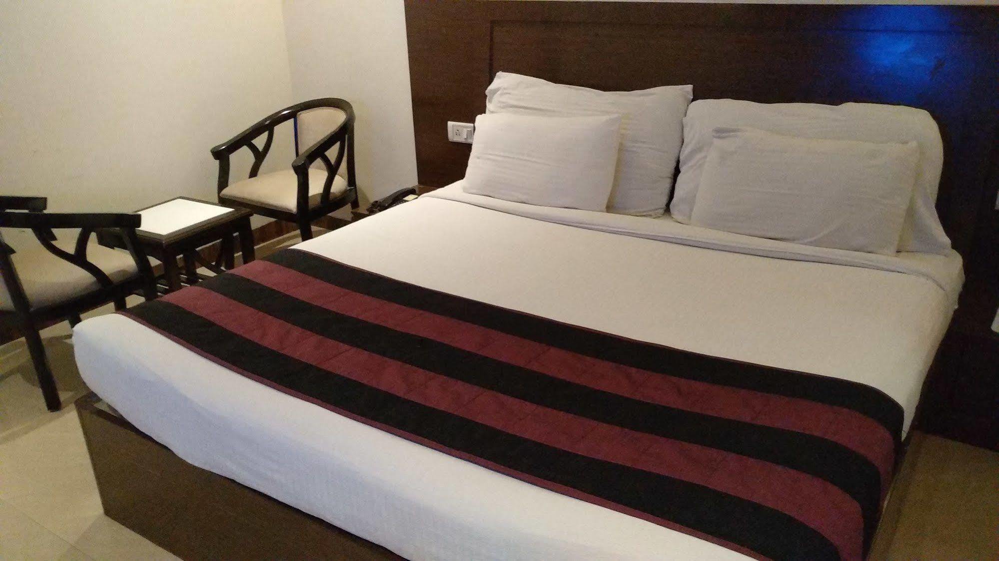 Hotel Karan Vilas Agra  Dış mekan fotoğraf